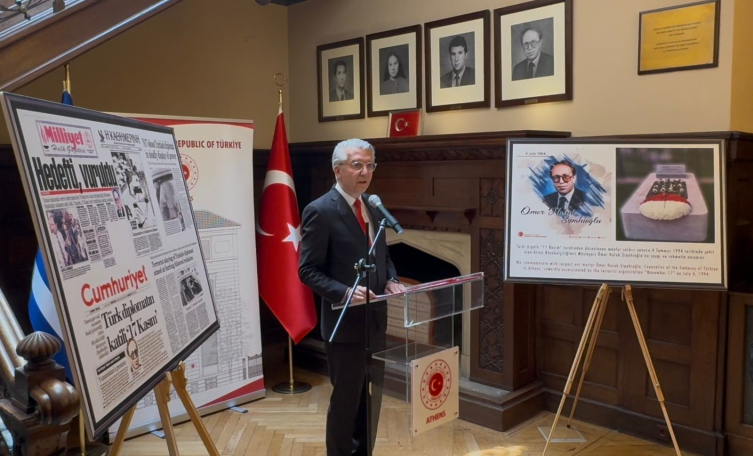 Şehit Türk diplomata Atina’da anma töreni